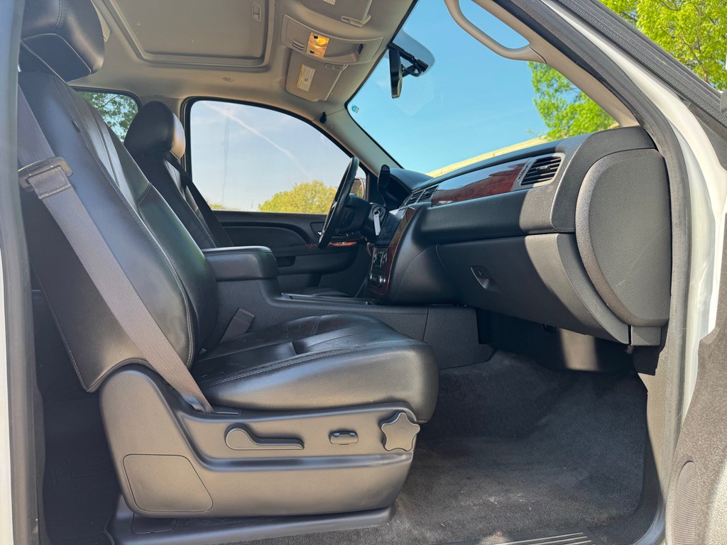 2014 Chevrolet Suburban Image 29