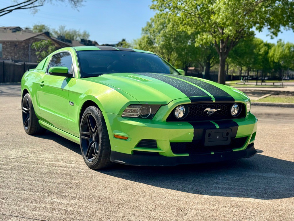 2013 Ford Mustang Image 2