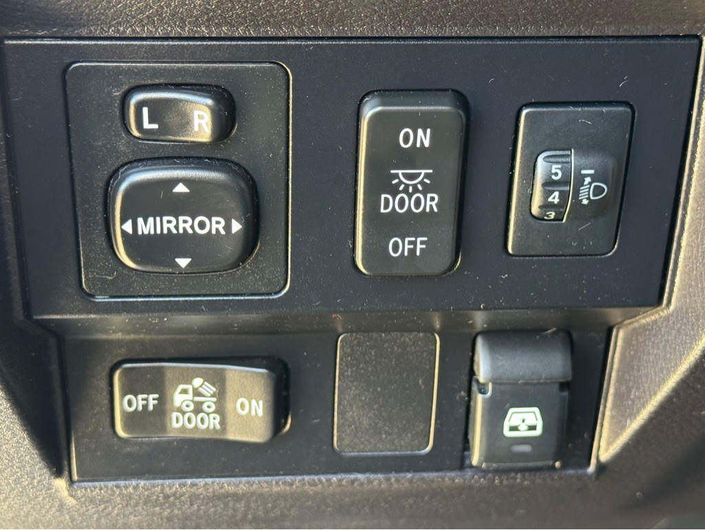 2016 Toyota Tundra Image 9