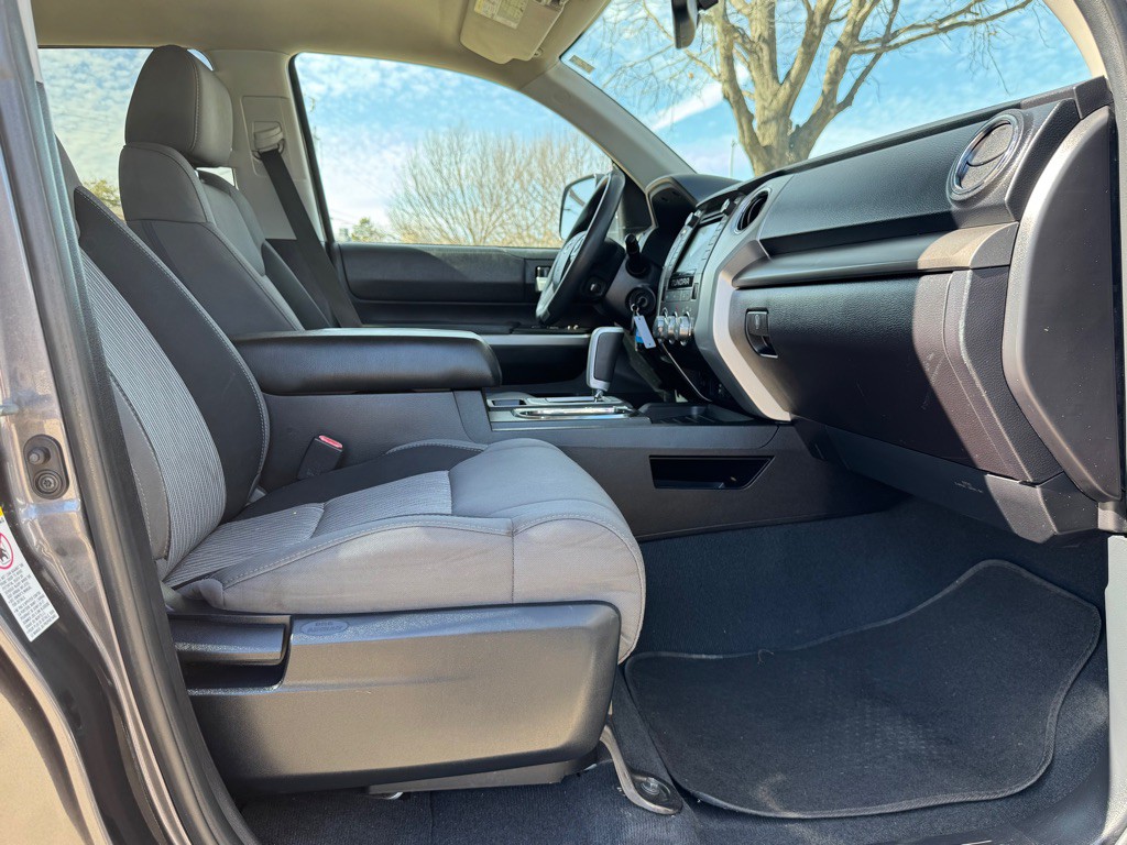 2016 Toyota Tundra Image 28
