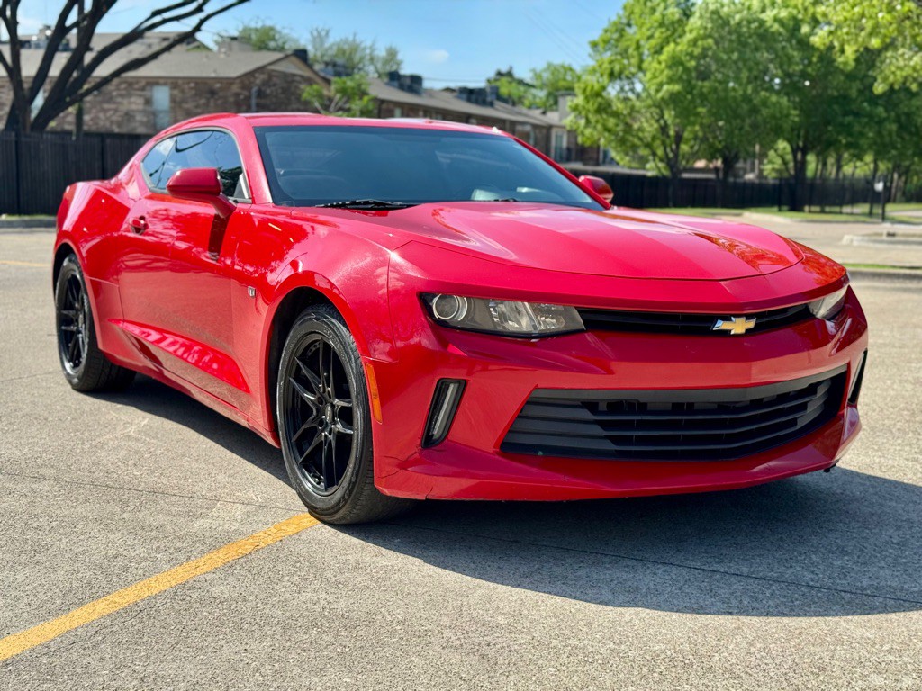 2017 Chevrolet Camaro Image 2
