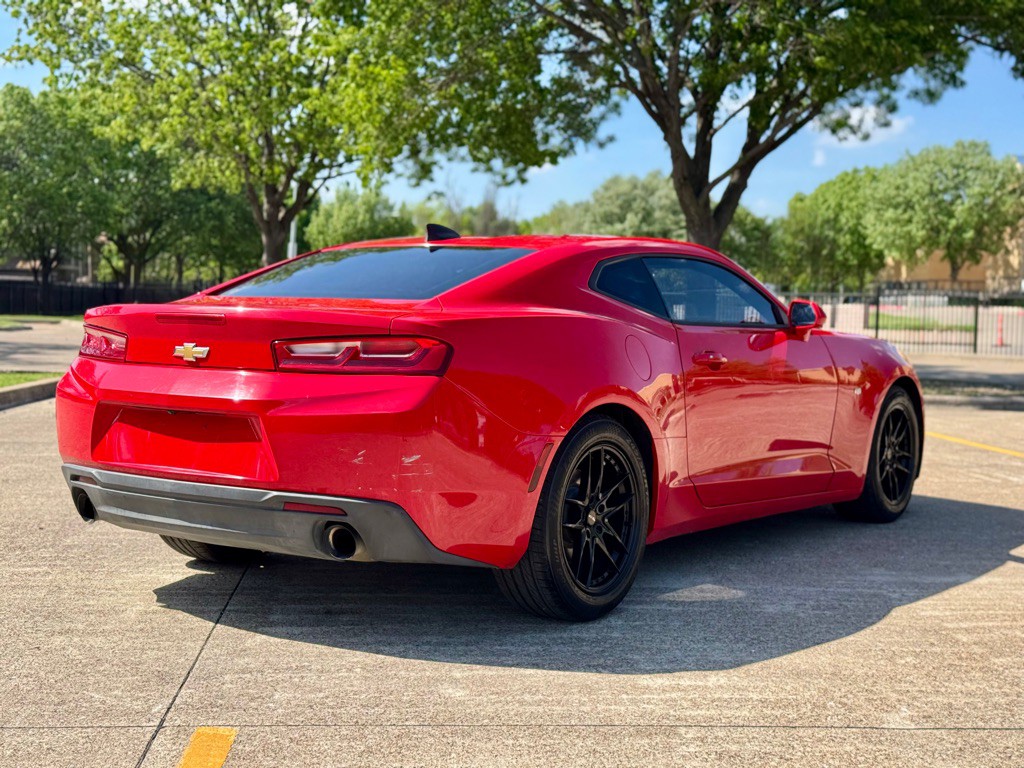 2017 Chevrolet Camaro Image 3