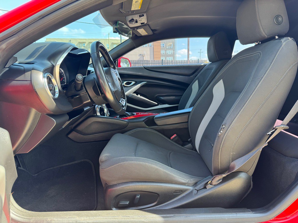 2017 Chevrolet Camaro Image 6