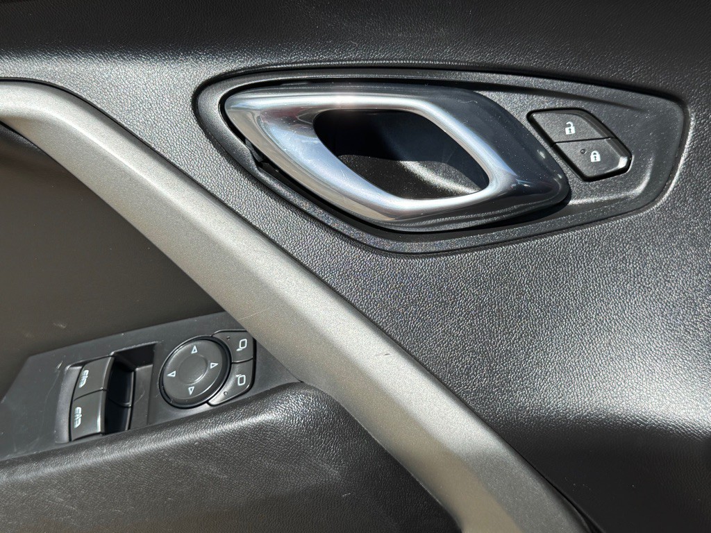 2017 Chevrolet Camaro Image 8