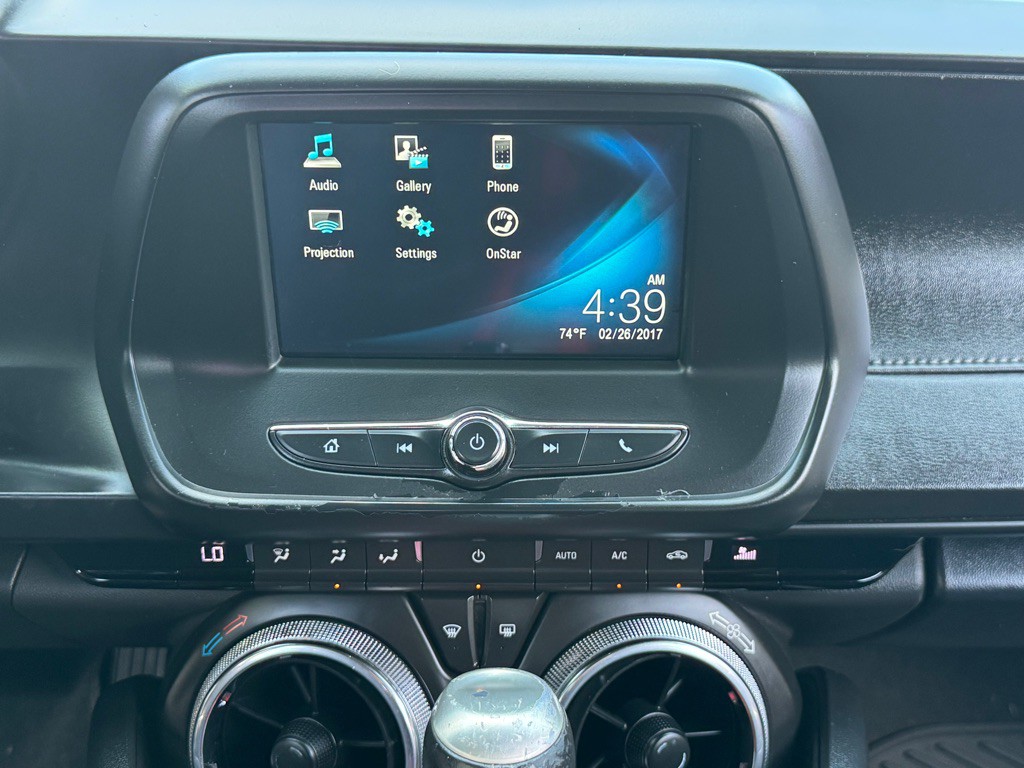 2017 Chevrolet Camaro Image 17