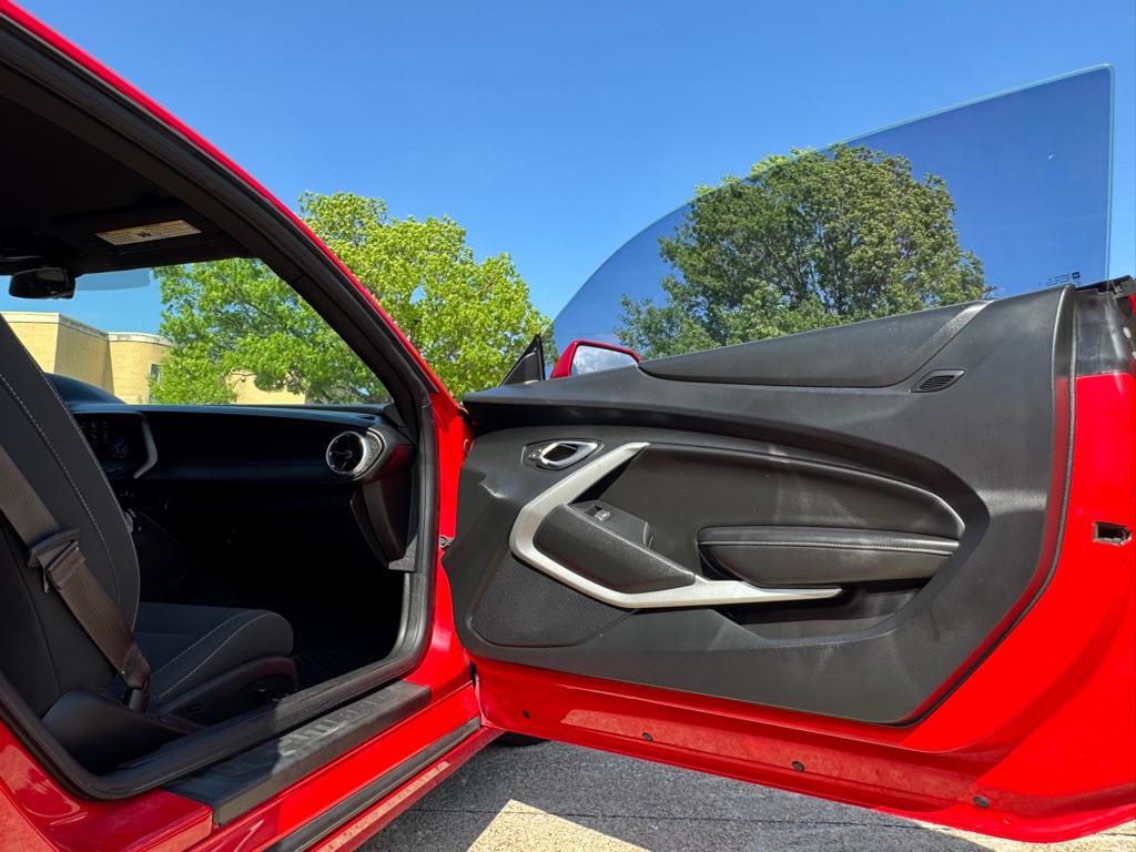 2017 Chevrolet Camaro Image 22