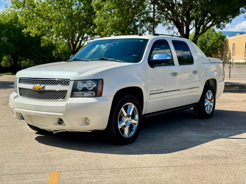 2012 Chevrolet Avalanche Image 1