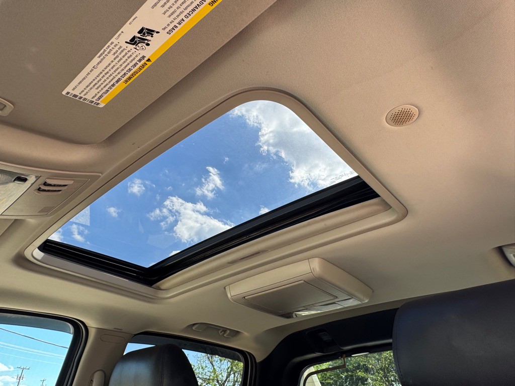 2012 Chevrolet Avalanche Image 5