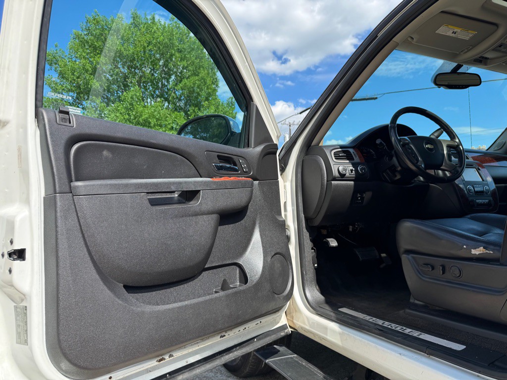 2012 Chevrolet Avalanche Image 6