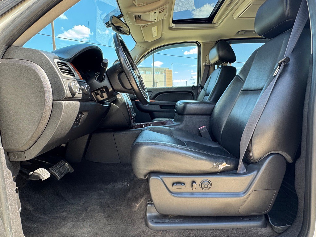 2012 Chevrolet Avalanche Image 8