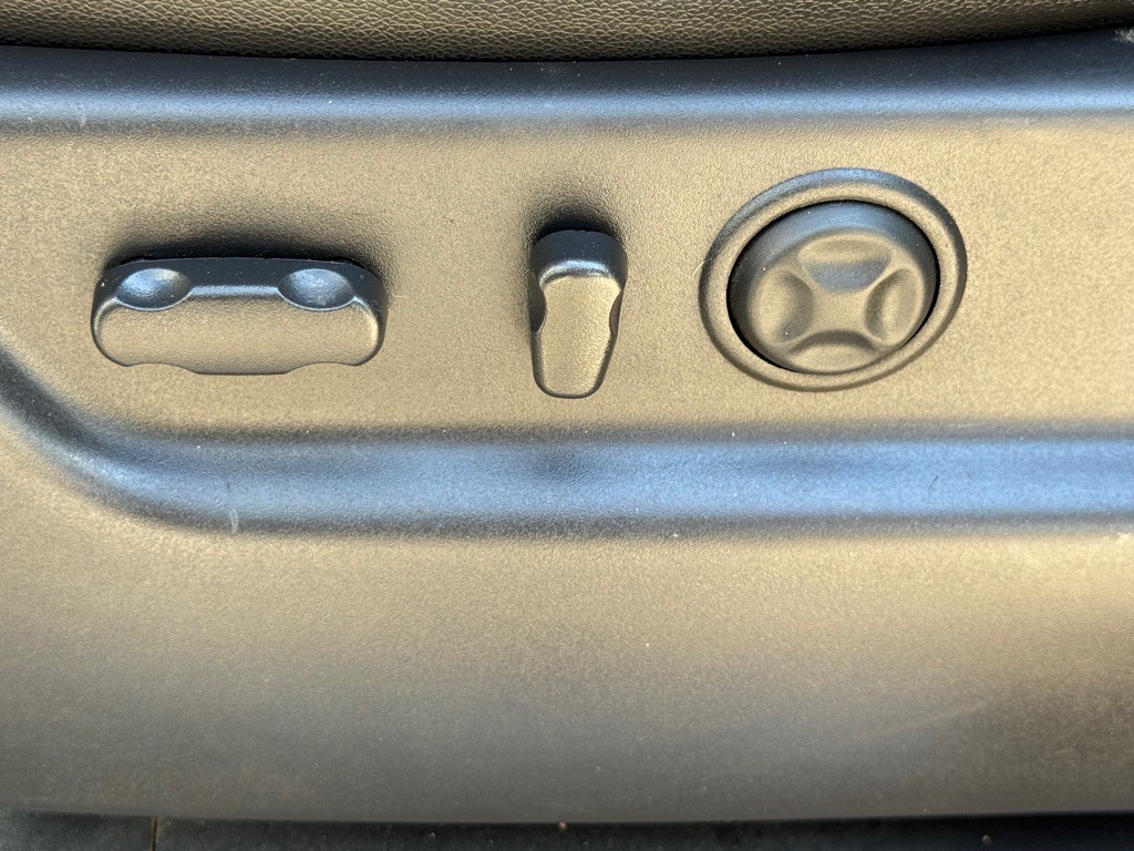 2012 Chevrolet Avalanche Image 9