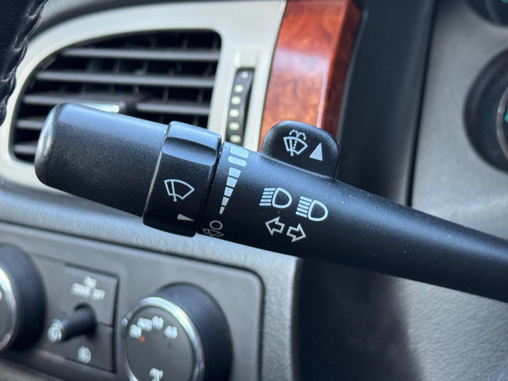 2012 Chevrolet Avalanche Image 15