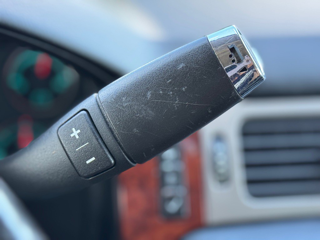 2012 Chevrolet Avalanche Image 16