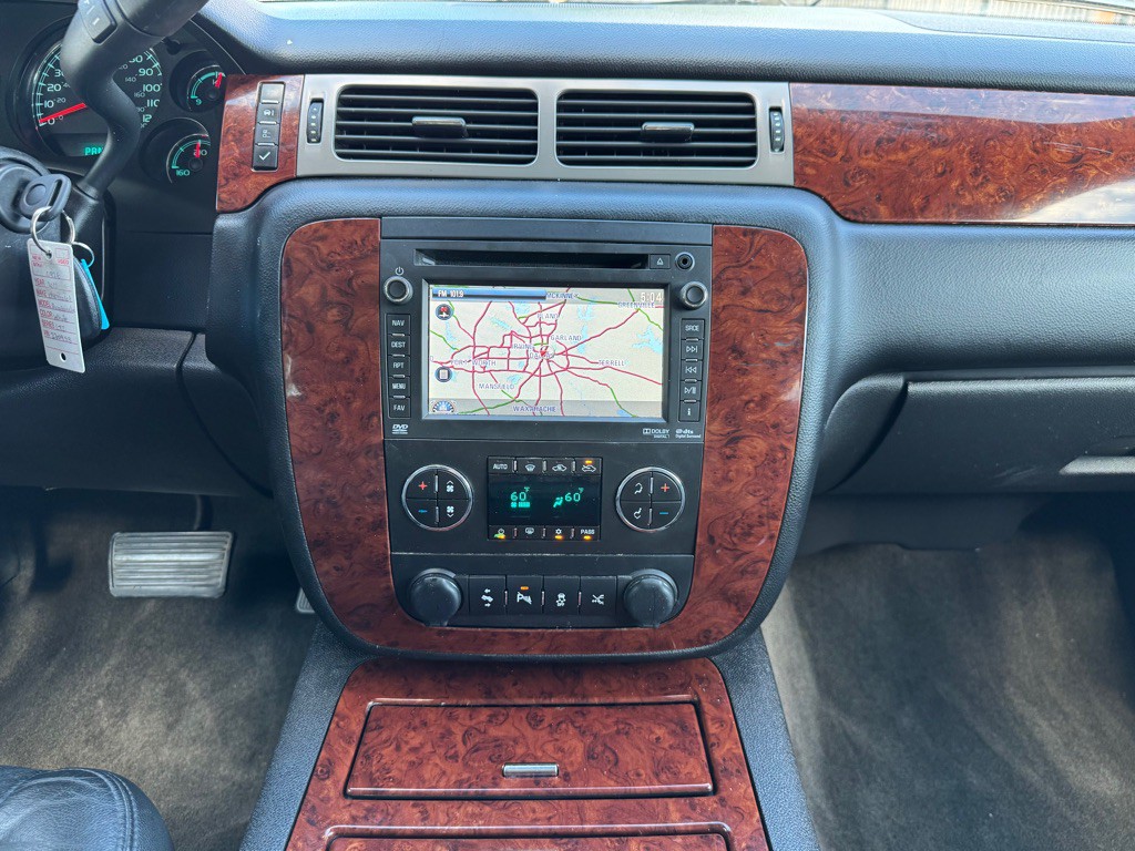 2012 Chevrolet Avalanche Image 20