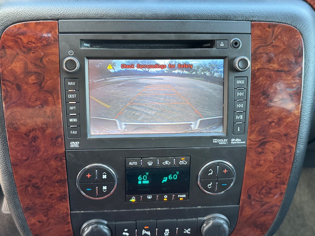 2012 Chevrolet Avalanche Image 21