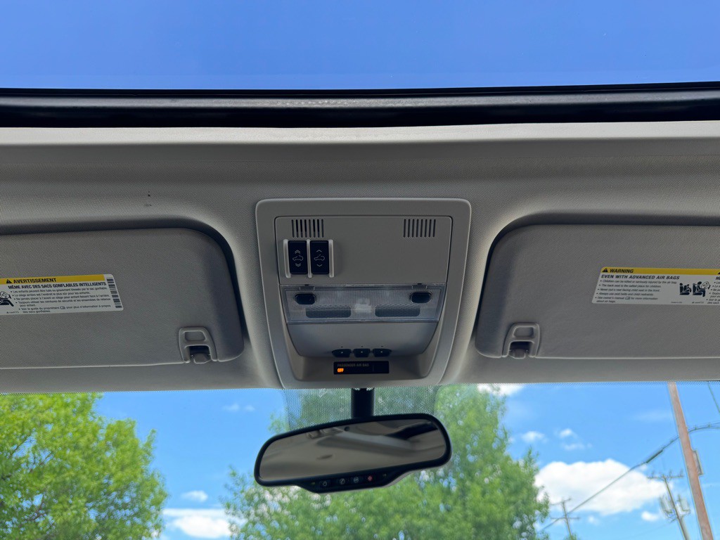 2012 Chevrolet Avalanche Image 22