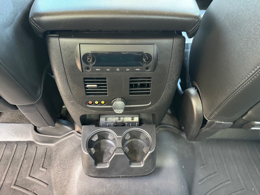 2012 Chevrolet Avalanche Image 24