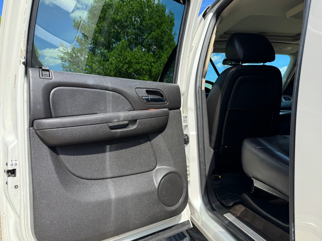 2012 Chevrolet Avalanche Image 25