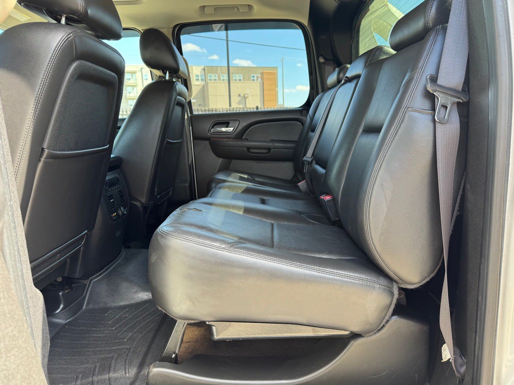 2012 Chevrolet Avalanche Image 26