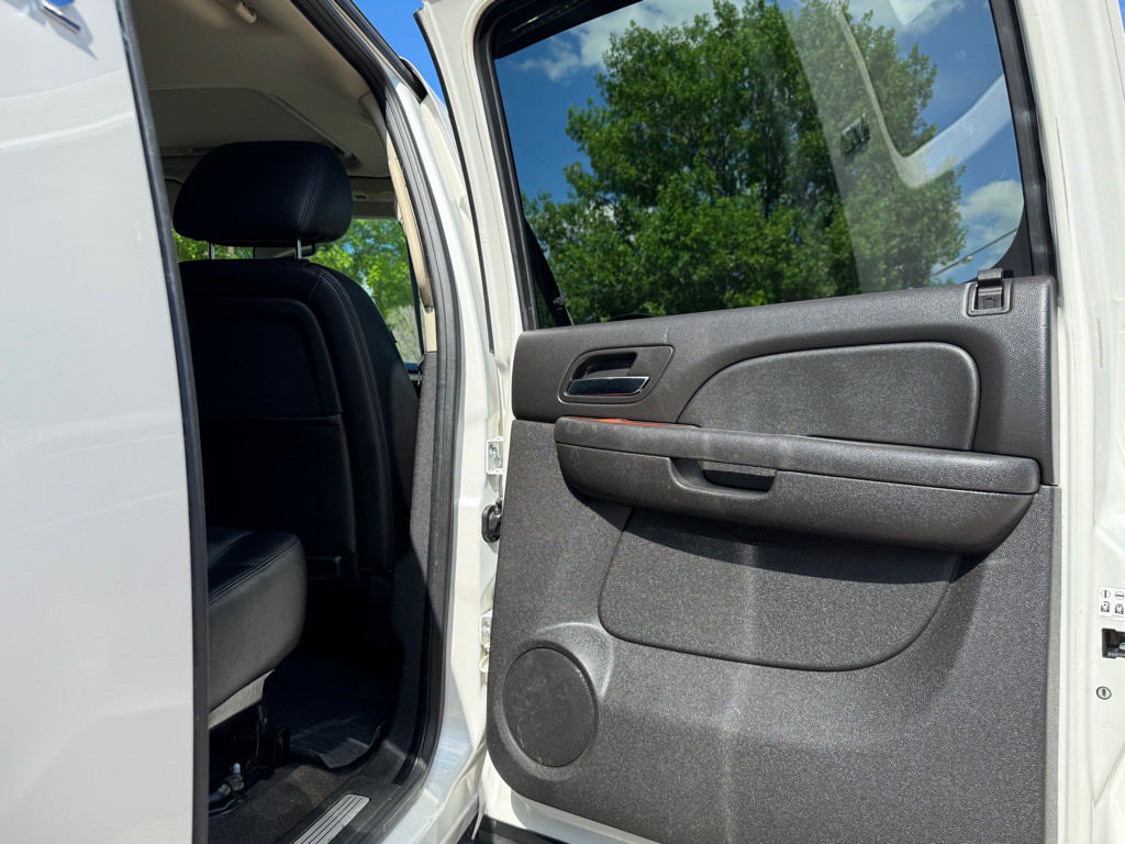 2012 Chevrolet Avalanche Image 27