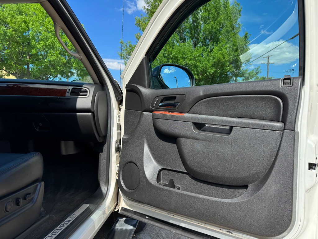 2012 Chevrolet Avalanche Image 29