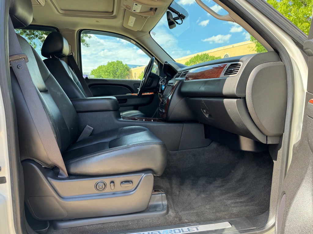 2012 Chevrolet Avalanche Image 30