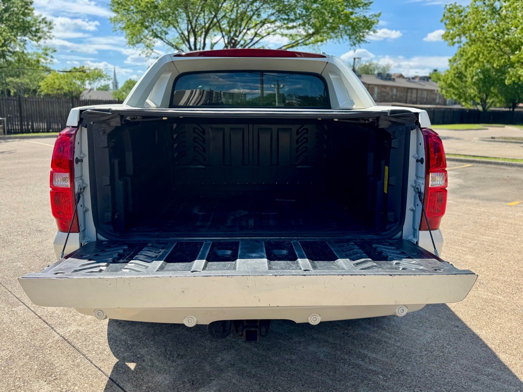 2012 Chevrolet Avalanche Image 32
