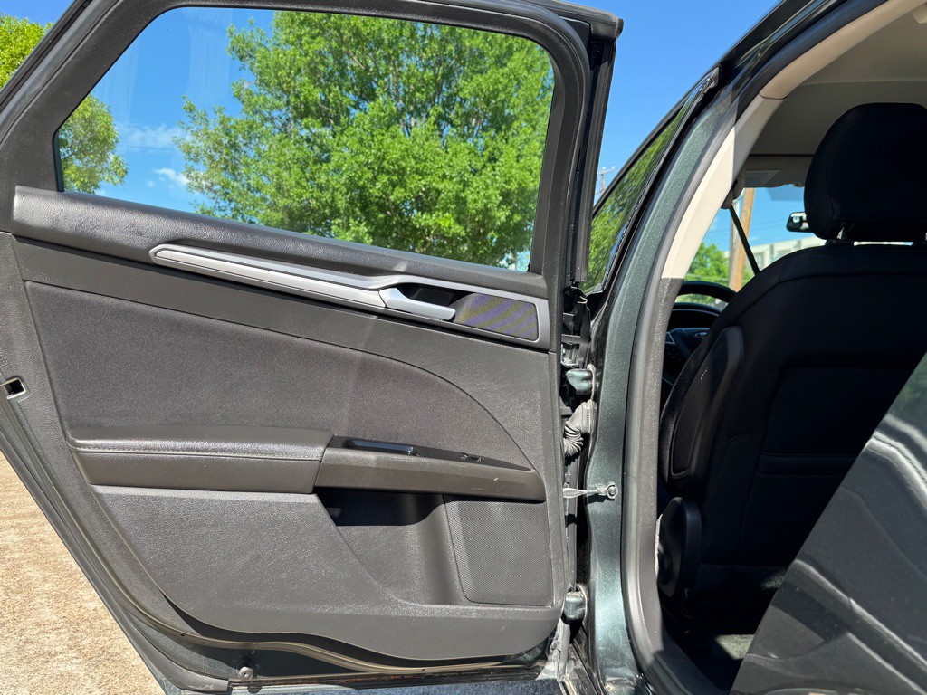 2015 Ford Fusion Image 22