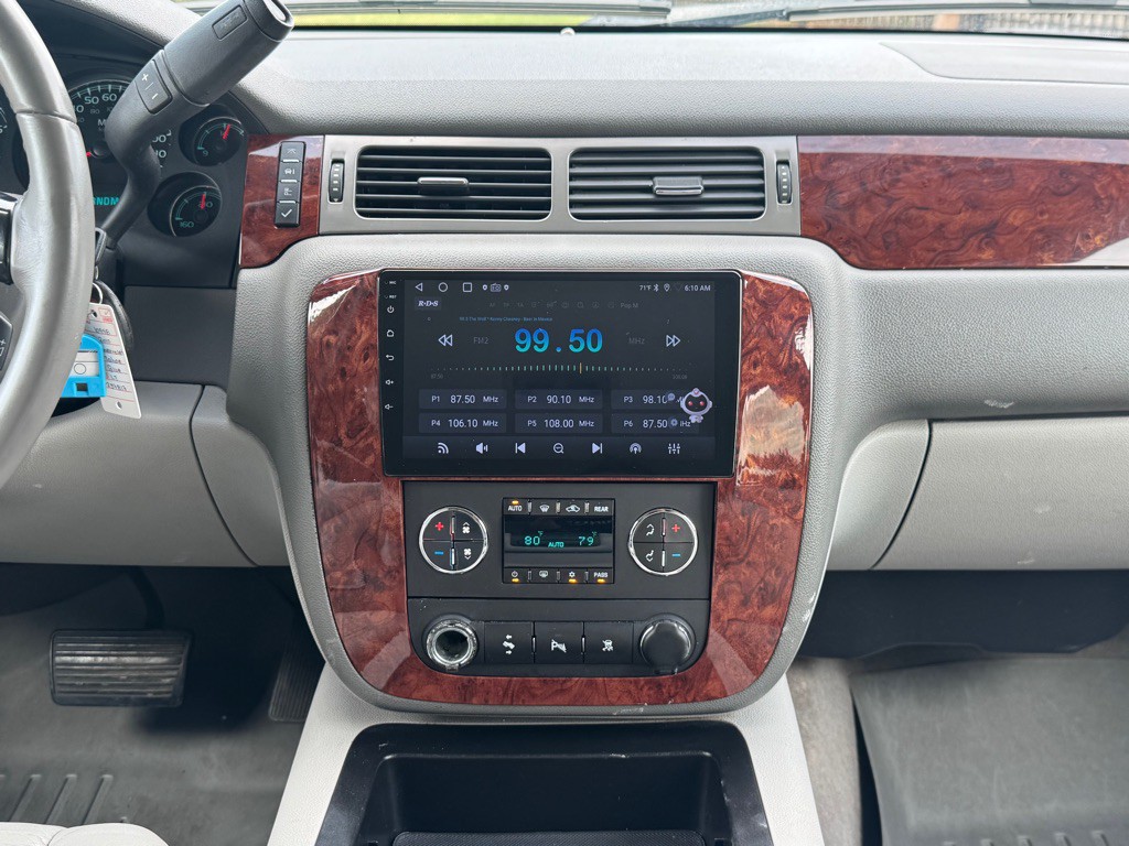 2010 Chevrolet Tahoe Image 15