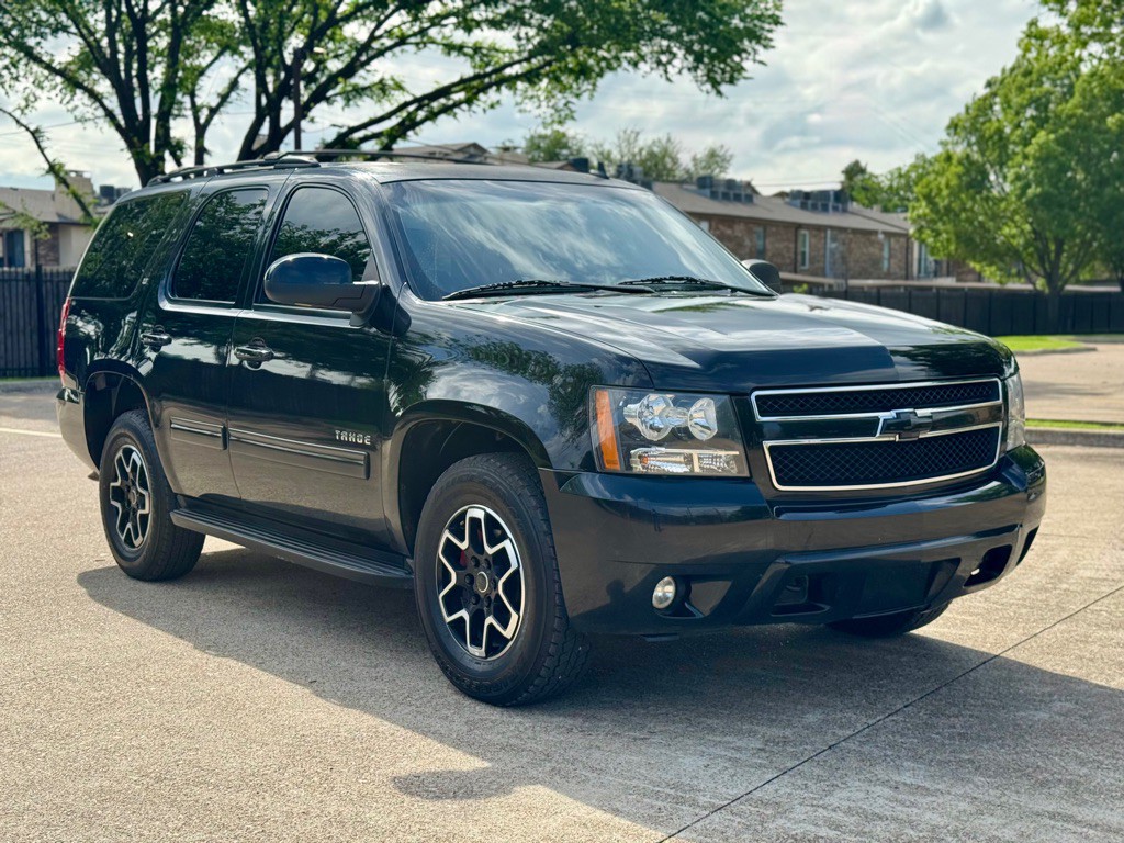 2013 Chevrolet Tahoe Image 2