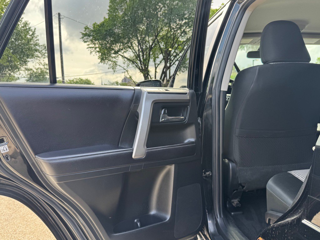 2017 Toyota 4Runner Image 24