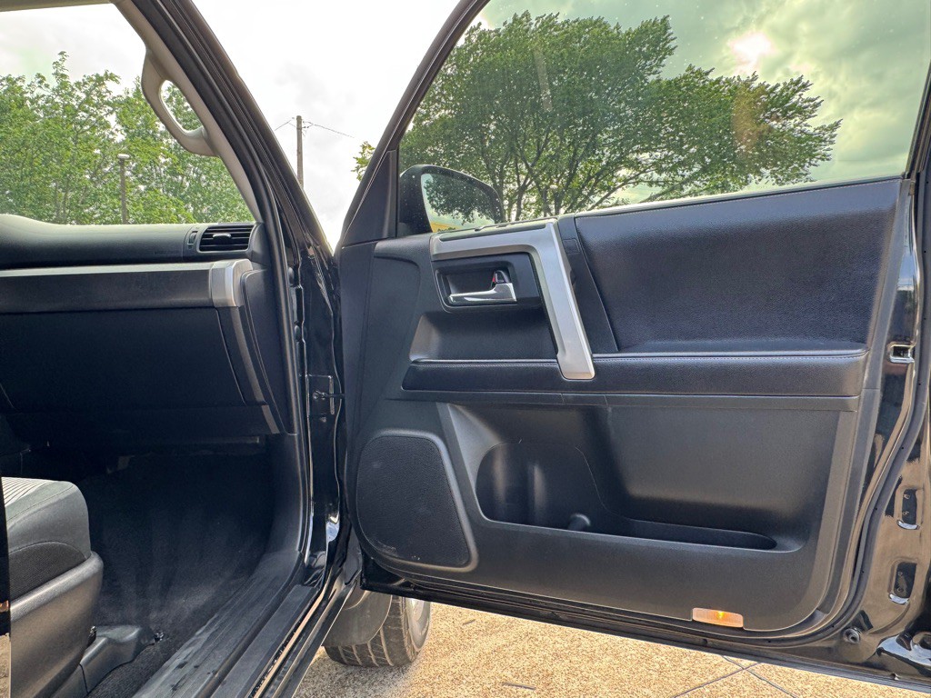 2017 Toyota 4Runner Image 28