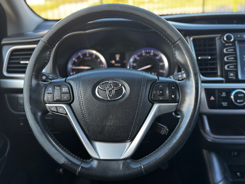 2015 Toyota Highlander Image 10