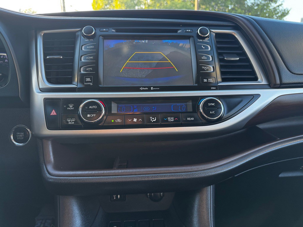 2015 Toyota Highlander Image 21