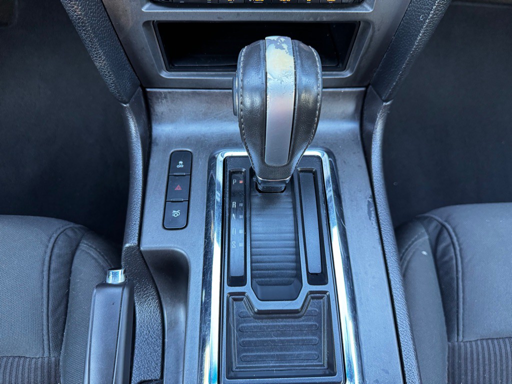 2013 Ford Mustang Image 18