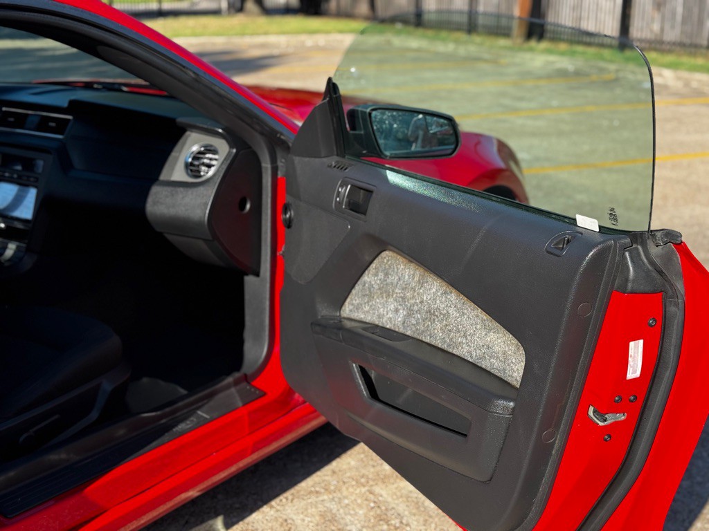 2013 Ford Mustang Image 22