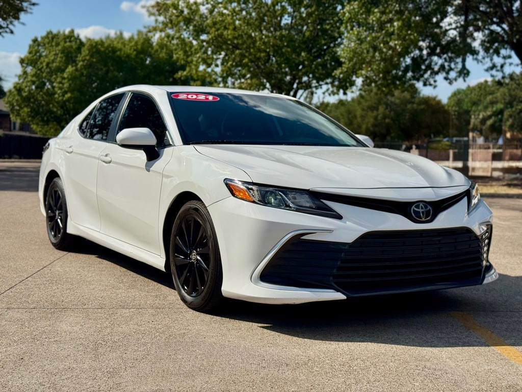 2021 Toyota Camry Image 2