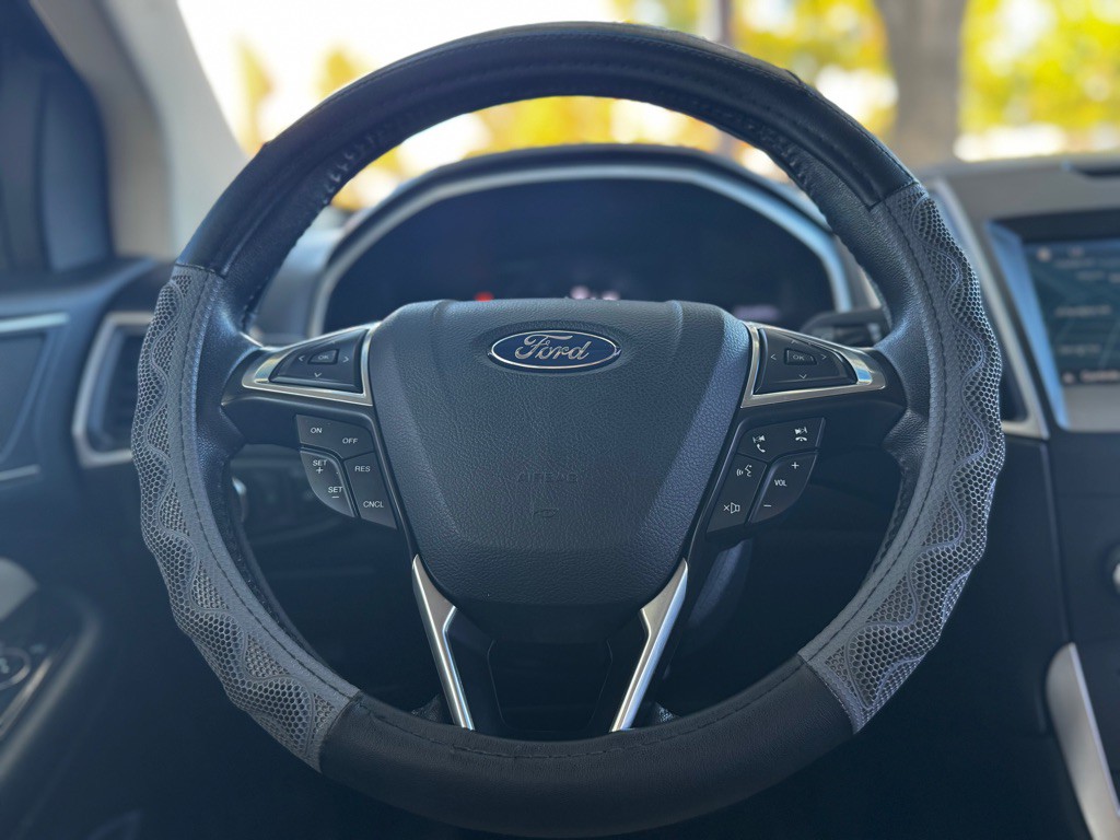 2016 Ford Edge Image 10