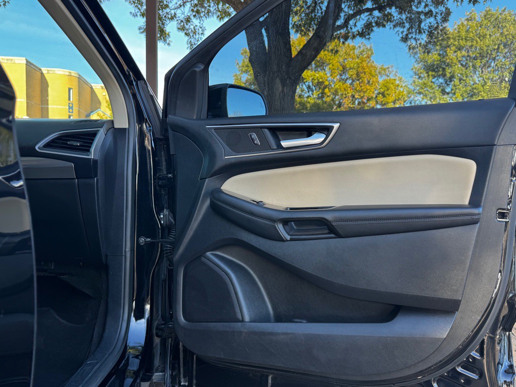2016 Ford Edge Image 28