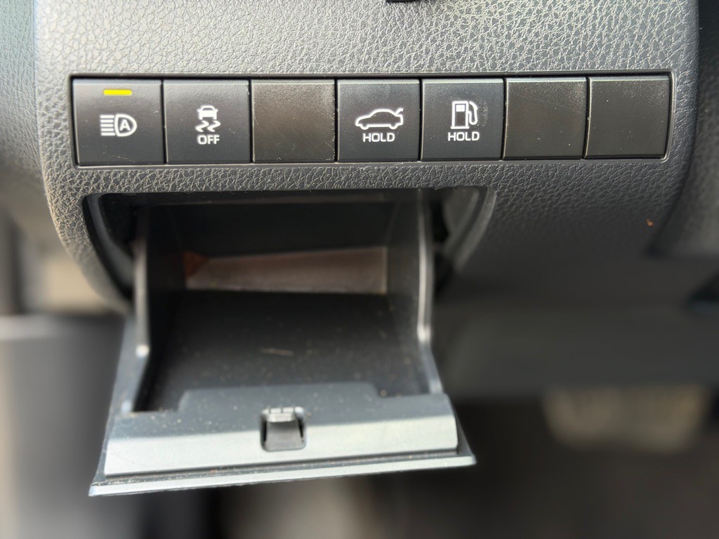 2019 Toyota Camry Image 9