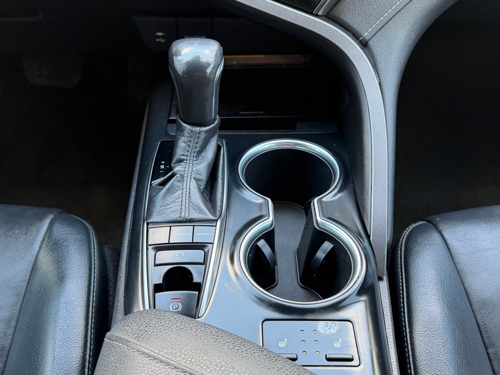 2019 Toyota Camry Image 17