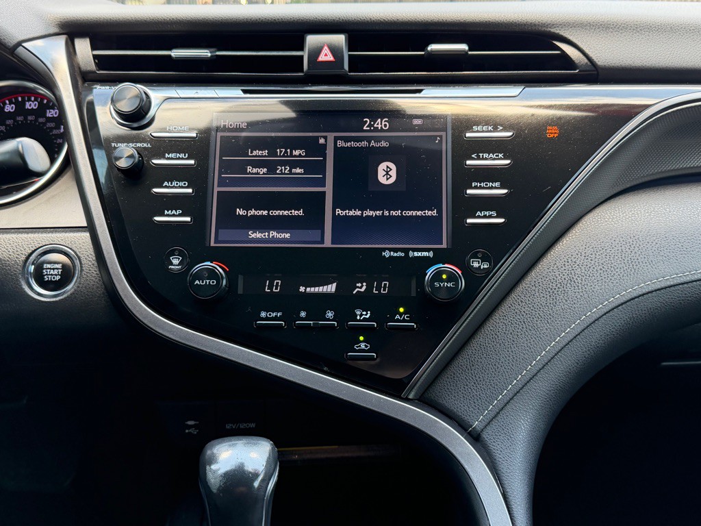 2019 Toyota Camry Image 18