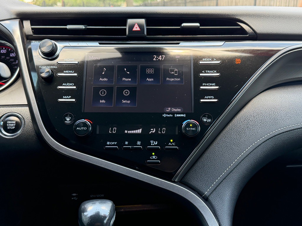 2019 Toyota Camry Image 19