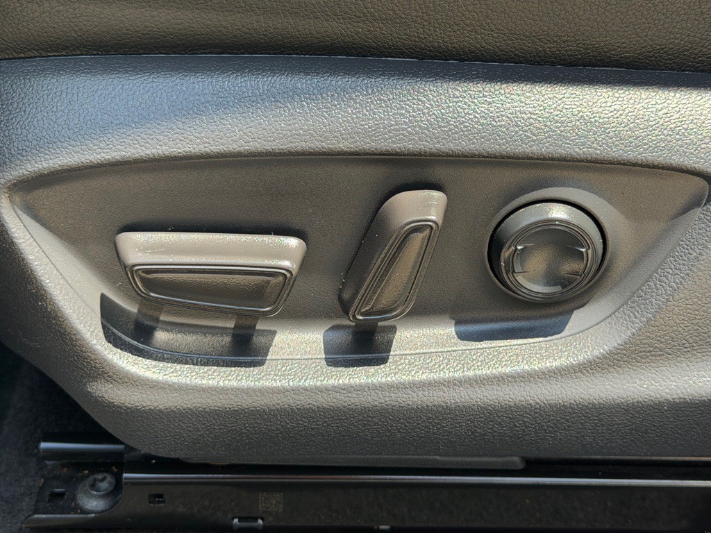 2019 Toyota Camry Image 30