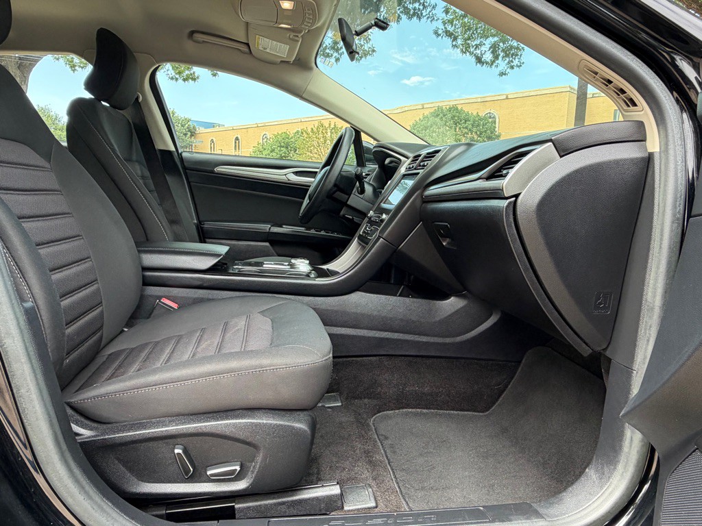 2018 Ford Fusion Image 32