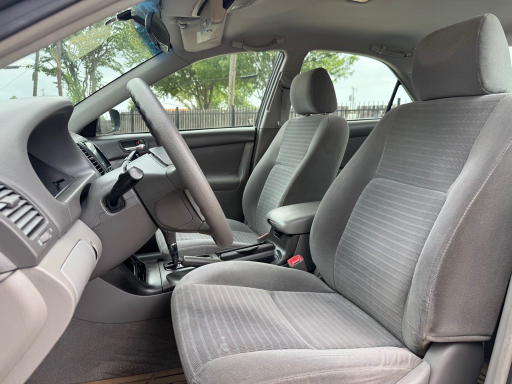 2005 Toyota Camry Image 25
