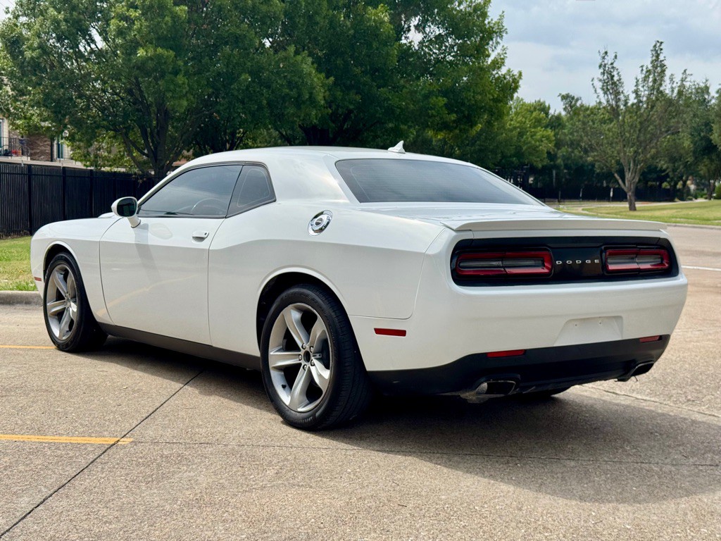 2015 Dodge Challenger Image 4