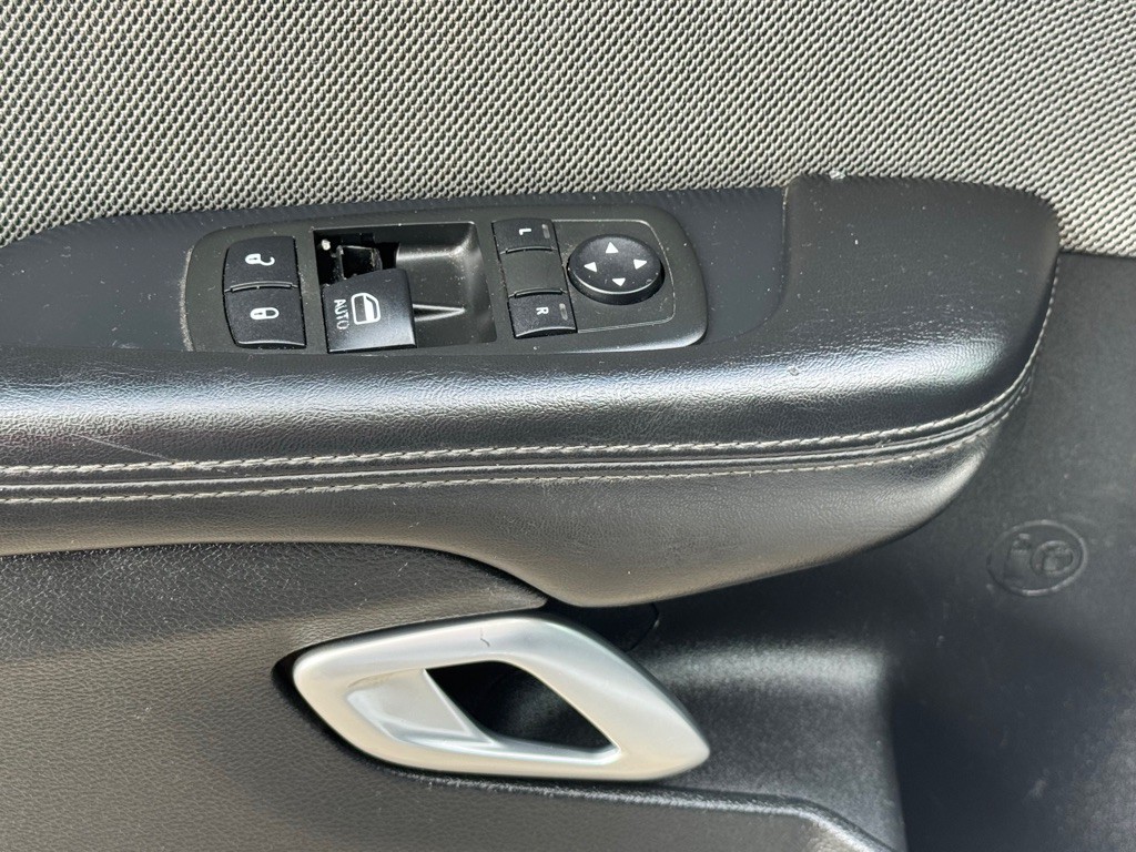 2015 Dodge Challenger Image 6