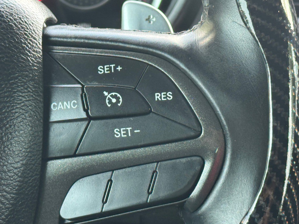 2015 Dodge Challenger Image 11