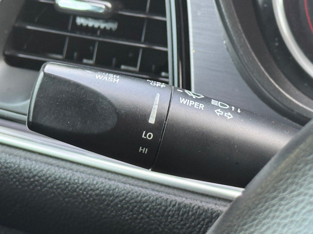 2015 Dodge Challenger Image 12
